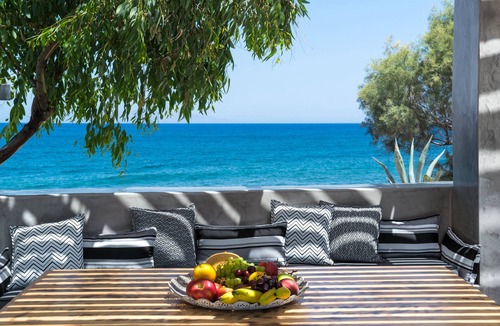 Kamari Villa | DAMMA BEACHFRONT LUXURY VILLA