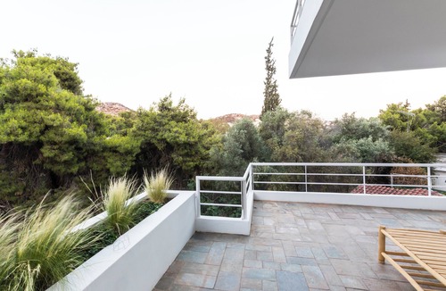 Vouliagmeni Apartment | Danae's Art Vouliagmeni