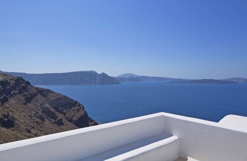 Oia Villa | Dazzling Santorini Villa | 3 Bedrooms | Villa Il Vento | Heated infinity pool |.