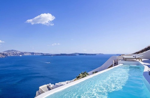 Oia Villa | Dazzling Santorini Villa | 3 Bedrooms | Villa Il Vento | Heated infinity pool |.