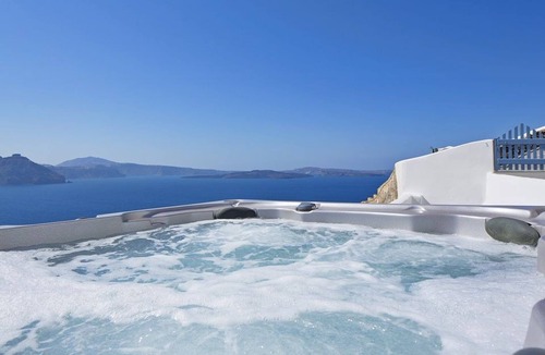 Oia Villa | Dazzling Santorini Villa | 3 Bedrooms | Villa Il Vento | Heated infinity pool |.