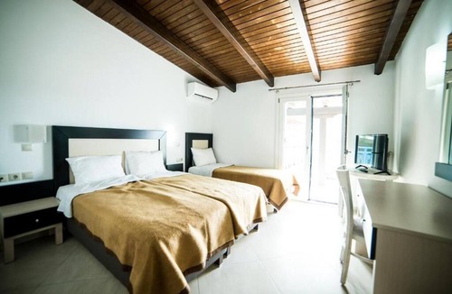 Kamena Vourla Hotel | DELLIS