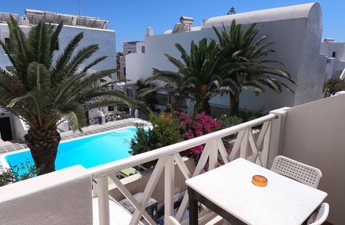 Perissa Apartment | Deluxe 6 persons Maisonette 30 meters from Perissa Beach