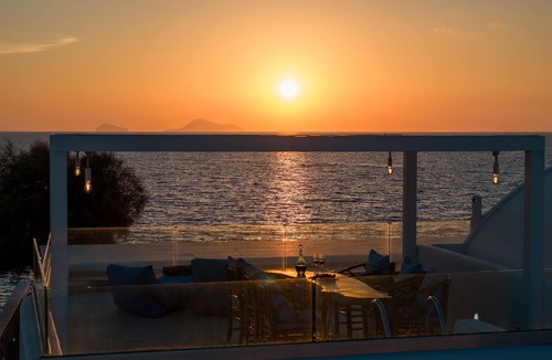 Exomytis Apartment | Deluxe With Outdoor Private Hot Tub & Beach Front, Aegean Melody Suites