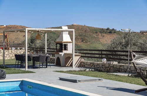 Geropotamos Villa | Dimokritos Villa V, Family Stay with Lawn & Play