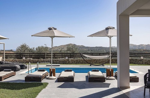 Geropotamos Villa | Dimokritos Villa V, Family Stay with Lawn & Play