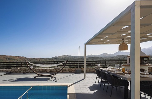 Geropotamos Villa | Dimokritos Villa VI, Family Stay with Lawn & Play