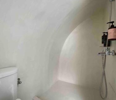 Firostefani Apartment | Dome suite,hot tub,sea view in Firostefani!