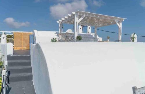 Firostefani Apartment | Dome suite,hot tub,sea view in Firostefani!