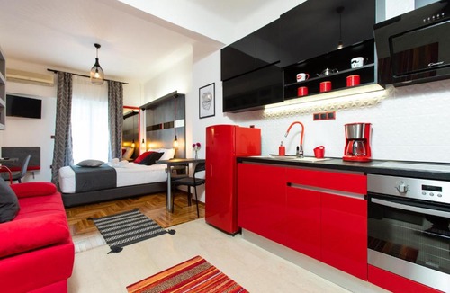 Thessaloniki City Centre Apartment | Downtown Luxury Boutique Suites : the red suite
