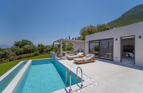 Nikiana House | Duchess Suite - Cavalier Suites