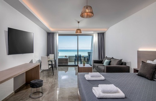 Kato Gouves House | Ebenus Suites by Checkin