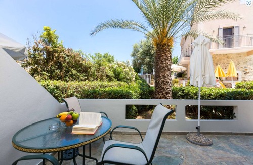 Panormos Apartment | Elegant and Spacious Deluxe Apartment