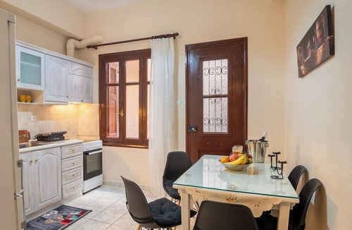Old Town Rethymnon House | Elegant Old Town Home|Rooftop Dining & Bathtub|Walk to Beach & Nightlife