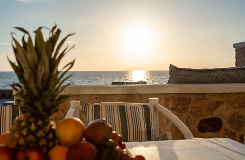 Exomytis Apartment | Elegant Suite With Outdoor Private Hot Tub & Beach Front, Aegean Melody Suites