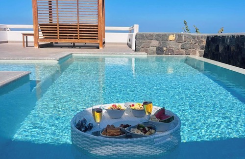 Akrotiri Villa | Elegant Villa Floating Breakfast