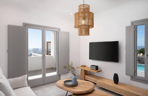 Akrotiri Villa | Elegant Villa Floating Breakfast