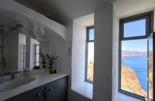 Oia Apartment | Elias Cave House 270o Caldera View Oia