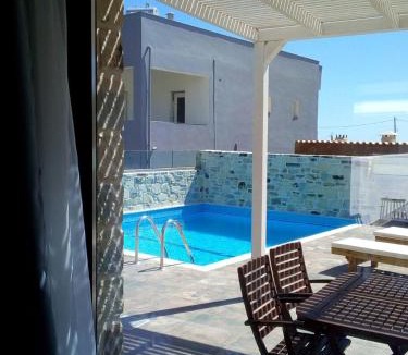Kokinos Pirgos House | ELMARA Luxury Villas next to the beach