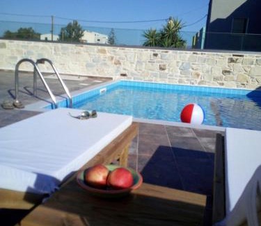 Kokinos Pirgos House | ELMARA Luxury Villas next to the beach