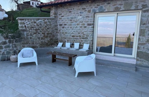 Ithomi House | En kanalion