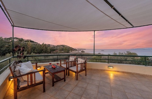 Agios Nikolaos House | Enjoyable 2-bedroom house with ACand bbq beachfront