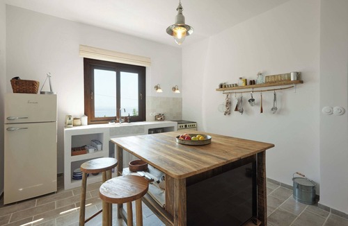 Zagora-Mouresi House | Entire home in Chorefto, Greece 4 guests, 2 bedrooms, 1 bath