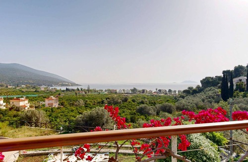 Melissopetra House | Epidavros Villas Voukamvilia Retreat Shared Pool