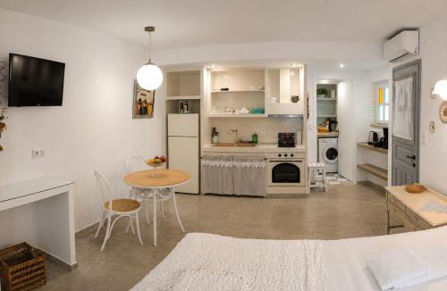 Andros Town Apartment | Est 1852 - Cozy