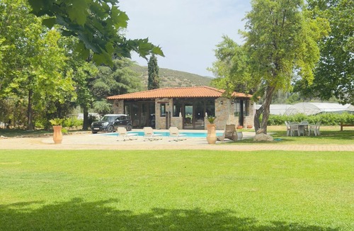 Marathon Villa | EstateVillaOinoi Retreat