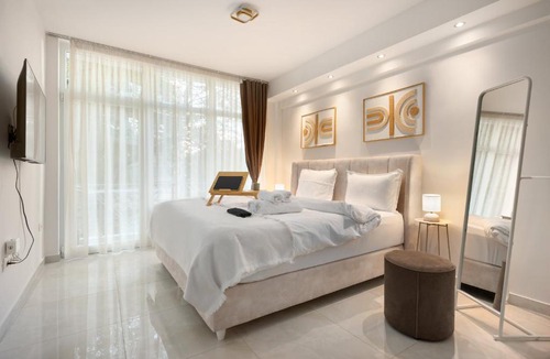 Vardaris Apartment | Estia Premium Apartments - Luxury Kingbed Studio Vackhou 1