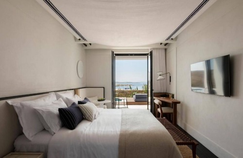 Drafaki Hotel | Experience Stunning Aegean Sunsets From Your Modern Chic Private Pool Suite
