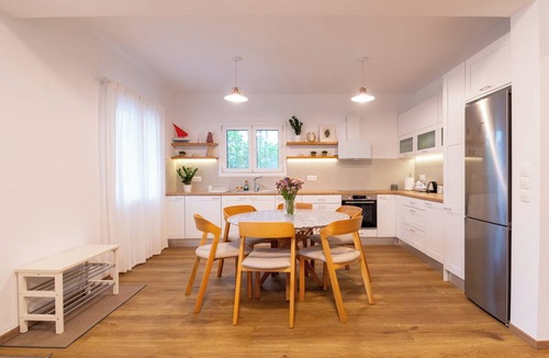 Spetses Apartment | Fourospito - Cozy apartment in the heart of old harbour.