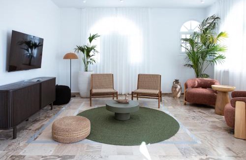 Agios Georgios Hotel | Frati Villas Beachfront