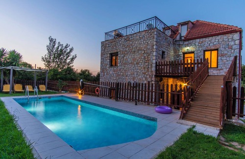 Agia House | Friendly cozy villa with full luxurious amenities for family and friends.