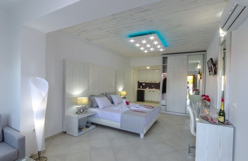 Skiathos Town Villa | Ftelia Luxury Studios - 'Quattro' (studio 1/2) - built 2017