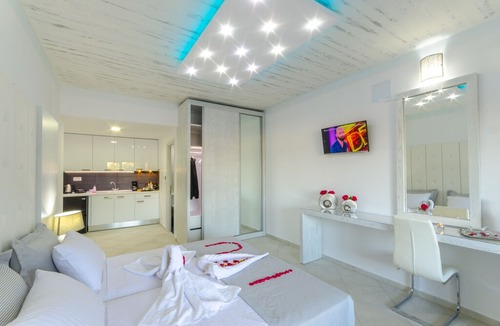 Skiathos Town Villa | Ftelia Luxury Studios - 'Quattro' (studio 1/2) - built 2017