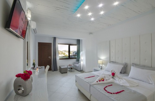 Skiathos Town Villa | Ftelia Luxury Studios - 'Quattro' (studio 1/2) - built 2017