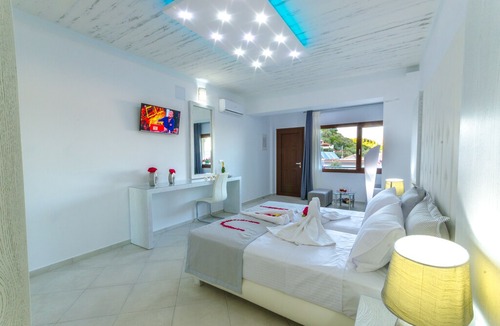 Skiathos Town Villa | Ftelia Luxury Studios - 'Quattro' (studio 1/2) - built 2017