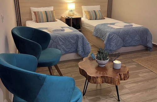 Markopoulon House | Garden Square Inn