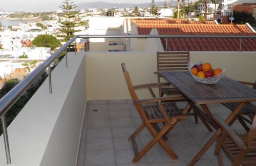 Kato Stalos Apartment | Geräumiges Apartment mit traumhaftem Blick vom Balkon by Interhome