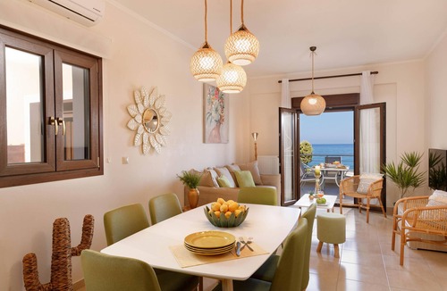 Sfakaki Apartment | Green – A Seaside Escape with Mesmerizing Views