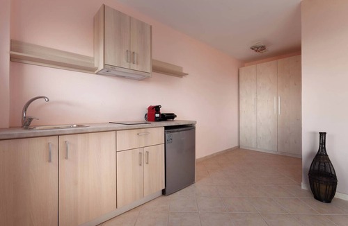 Trochalia Apartment | Ground floor beachfront studio/apartment