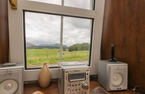 Newtonmore Cottage | GROUSE COTTAGE, romantic, character holiday cottage in Laggan