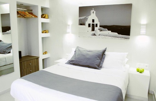 Perissa Apartment | Happy Fish Rooms- BeachFront