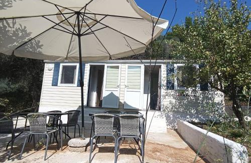 Skiathos Town House | Hillbilly cabin, 2 studios in nature with terrace and parking