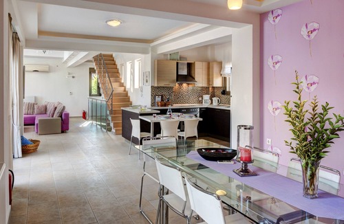 Skouloufia Villa | Hillside villa surrounded by nature
