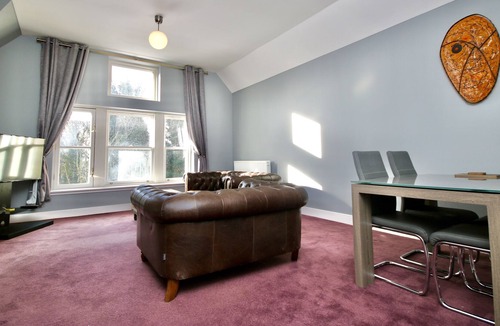 Elgin Apartment | Historic 2Bed&2Bath Apartment-Free Parking & WiFi