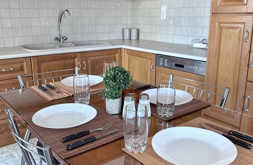 Agkisaras House | Holiday Home 'La Casa Di Leone Casa Sorella' with Sea View, Wi-Fi and Air Conditioning