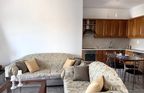 Agkisaras House | Holiday Home 'La Casa Di Leone Casa Sorella' with Sea View, Wi-Fi and Air Conditioning